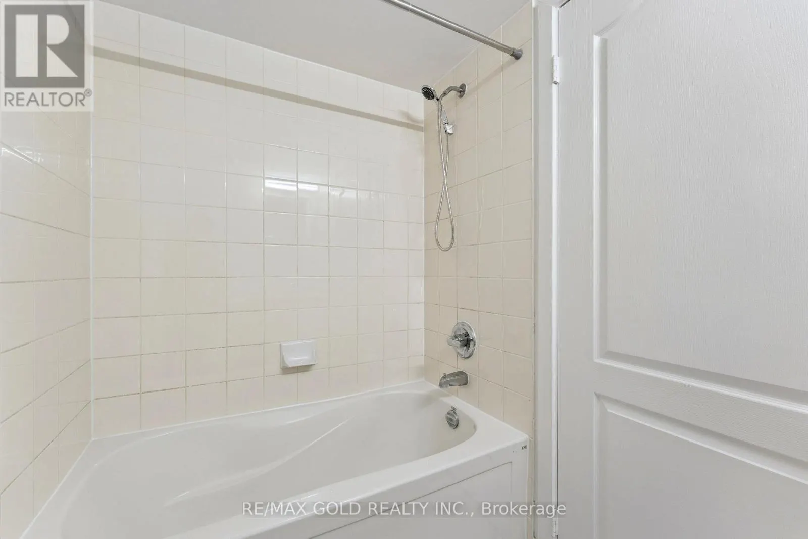 2104 - 6 DAYSPRING CIRCLE