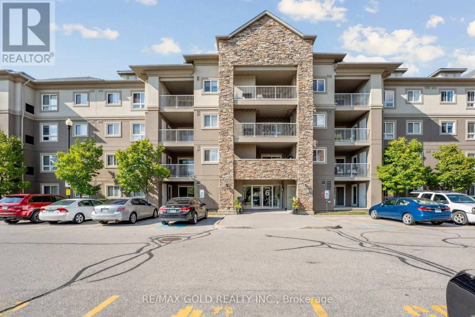 2104 - 6 DAYSPRING CIRCLE