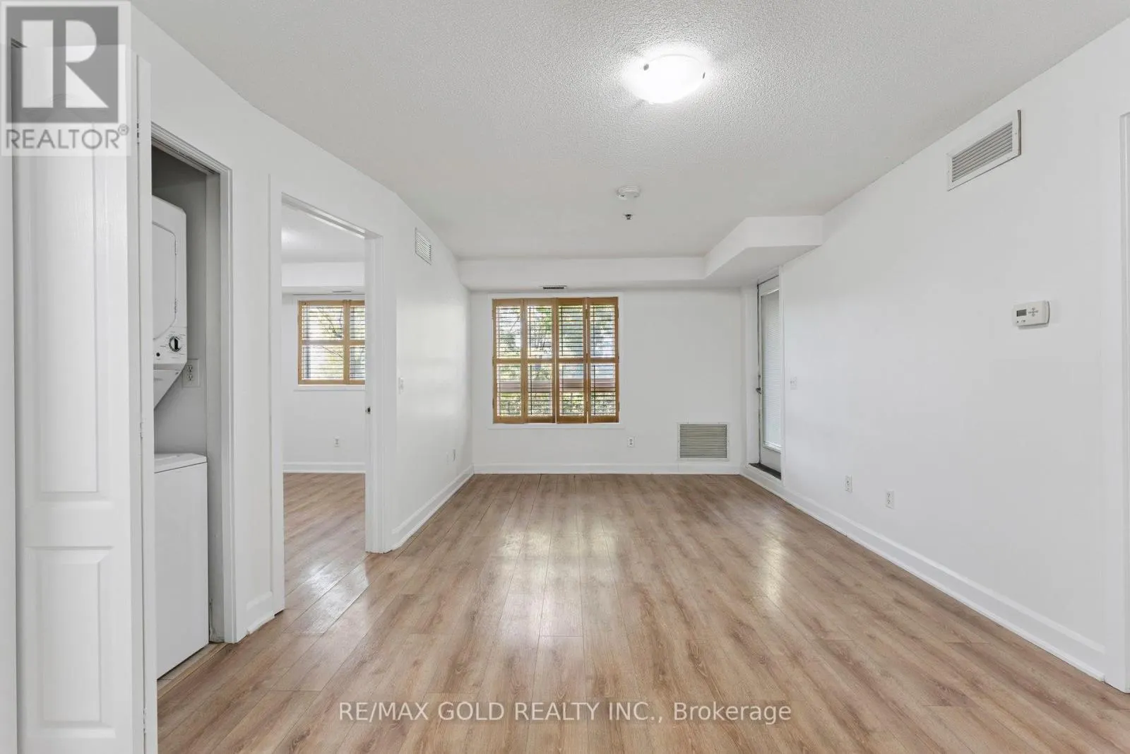 2104 - 6 DAYSPRING CIRCLE