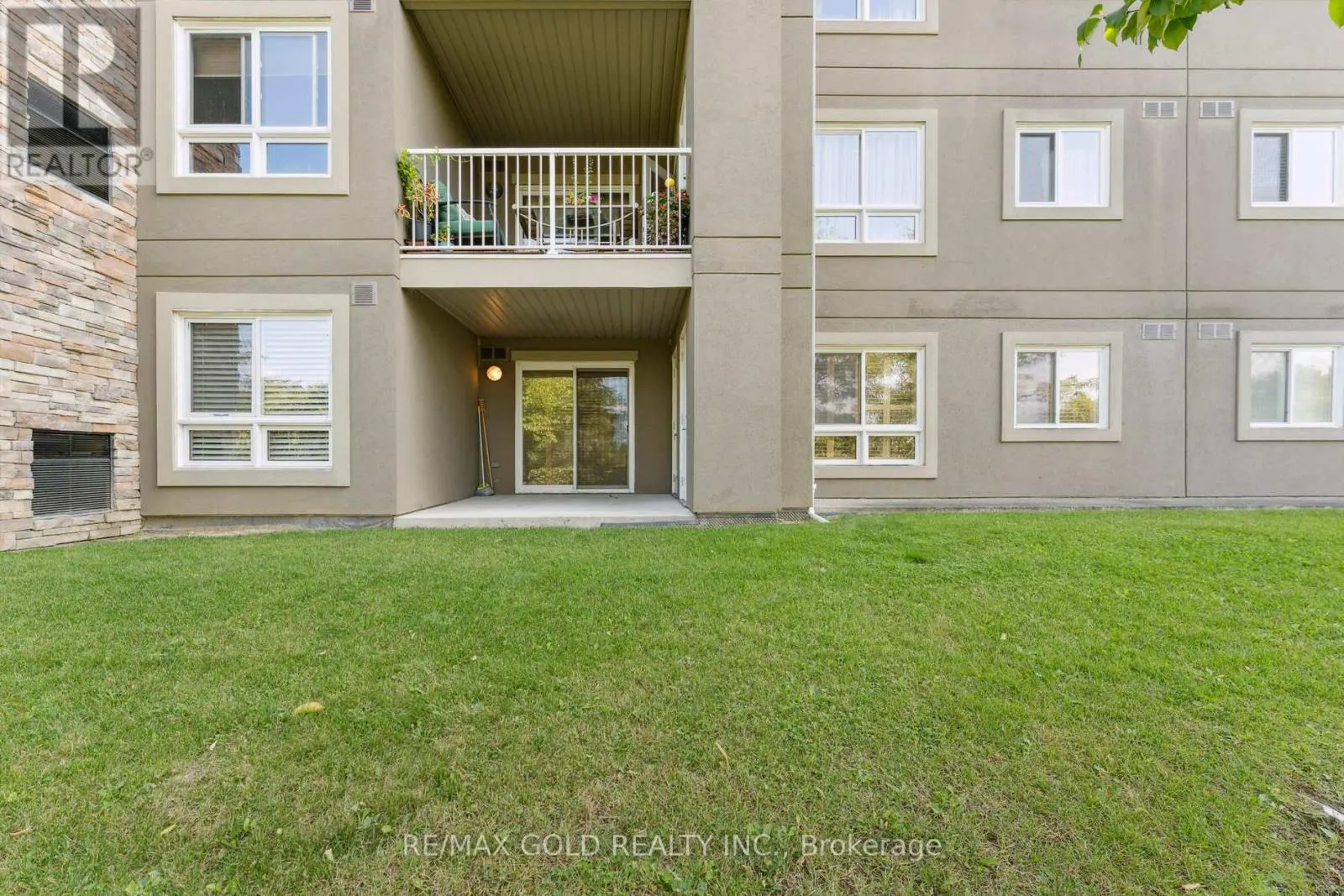 2104 - 6 DAYSPRING CIRCLE
