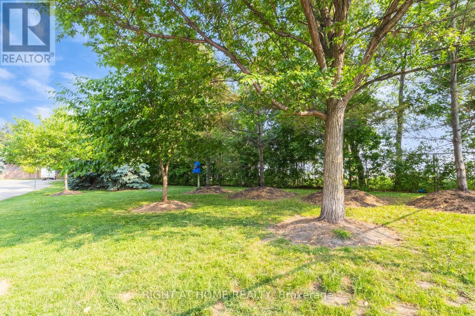 2083 - 65 GEORGE APPLETON WAY E