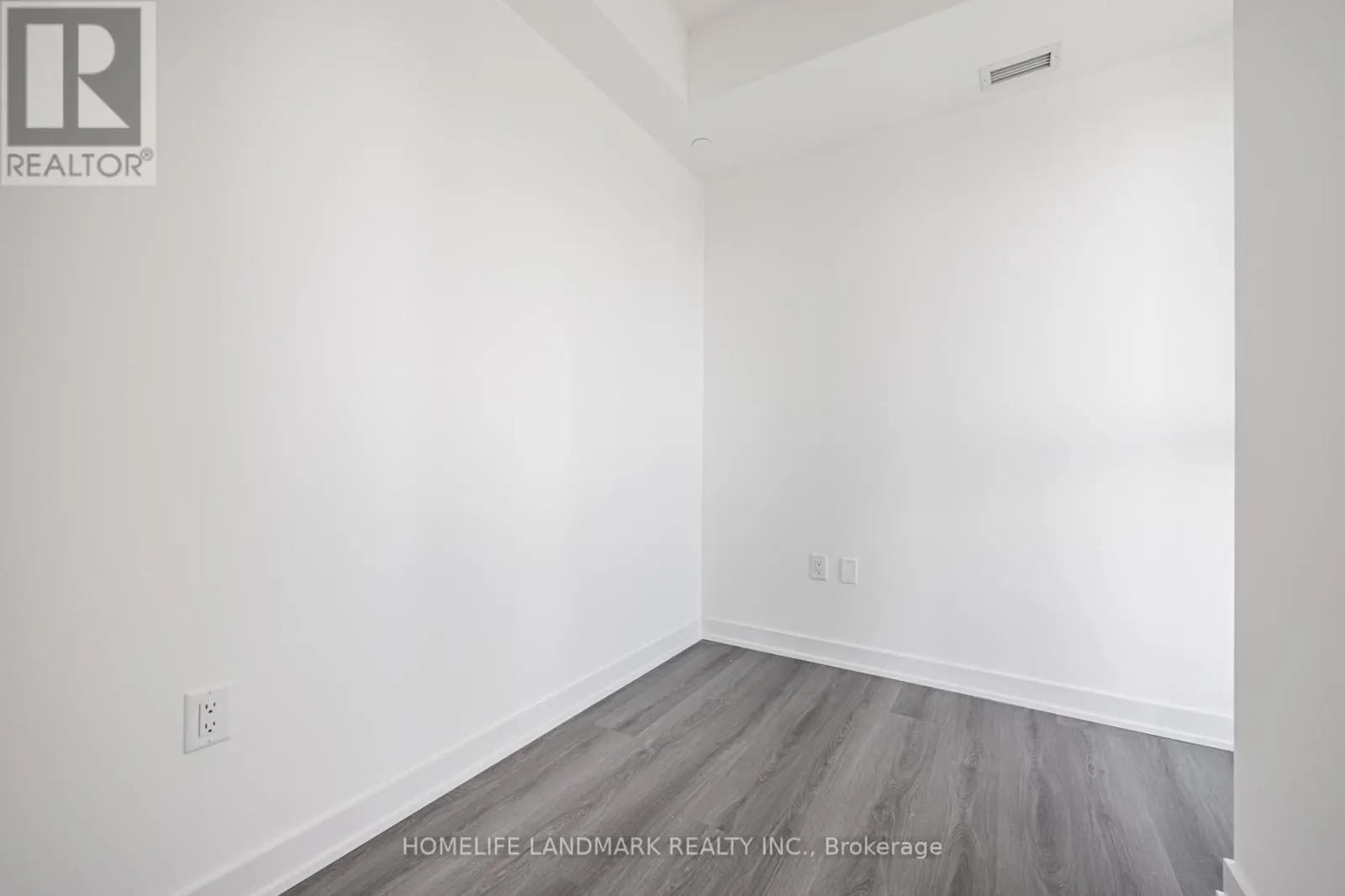 2304 - 3883 QUARTZ ROAD