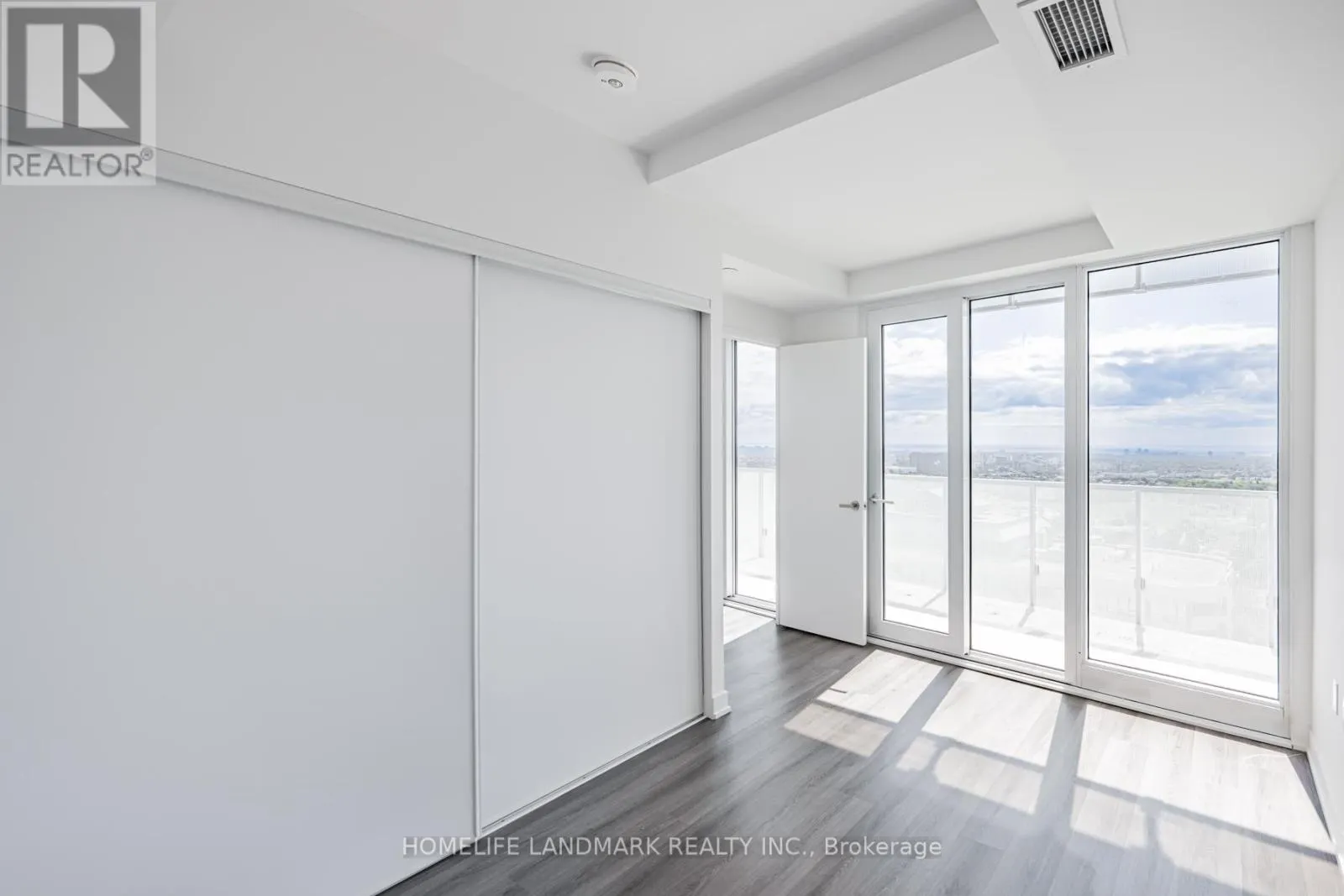 2304 - 3883 QUARTZ ROAD