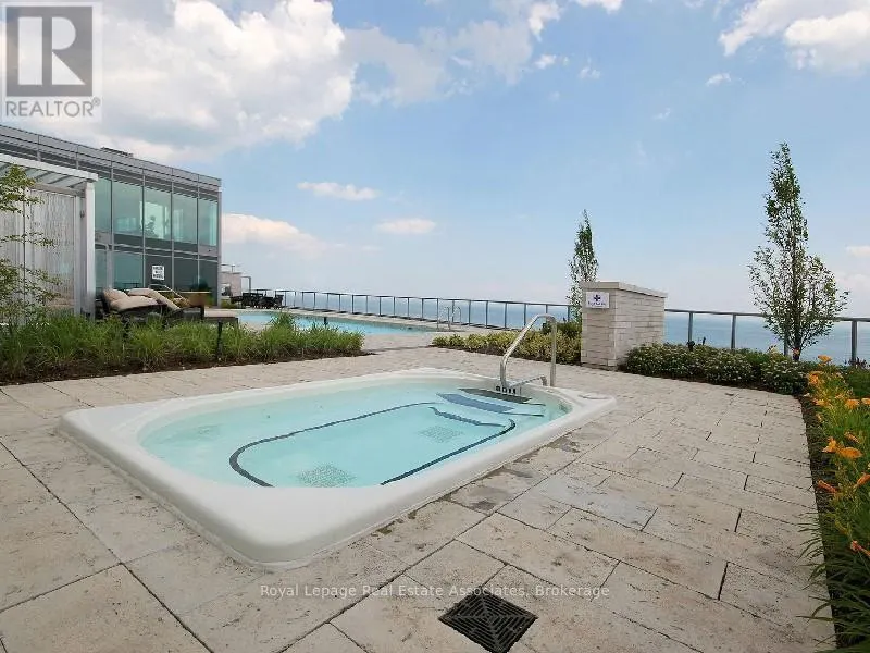 426 - 11 BRONTE ROAD