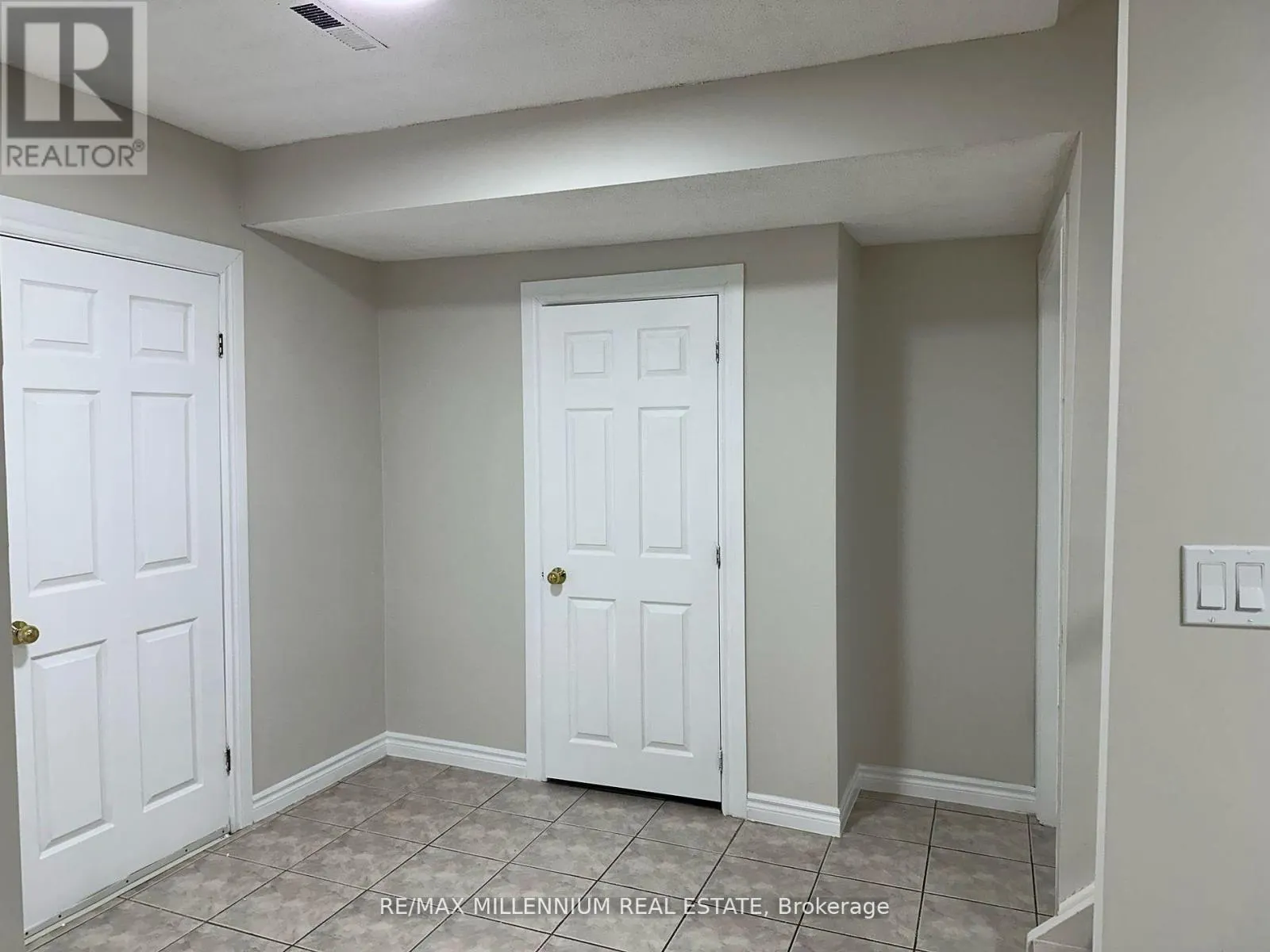946 WILLOWBANK TERRACE