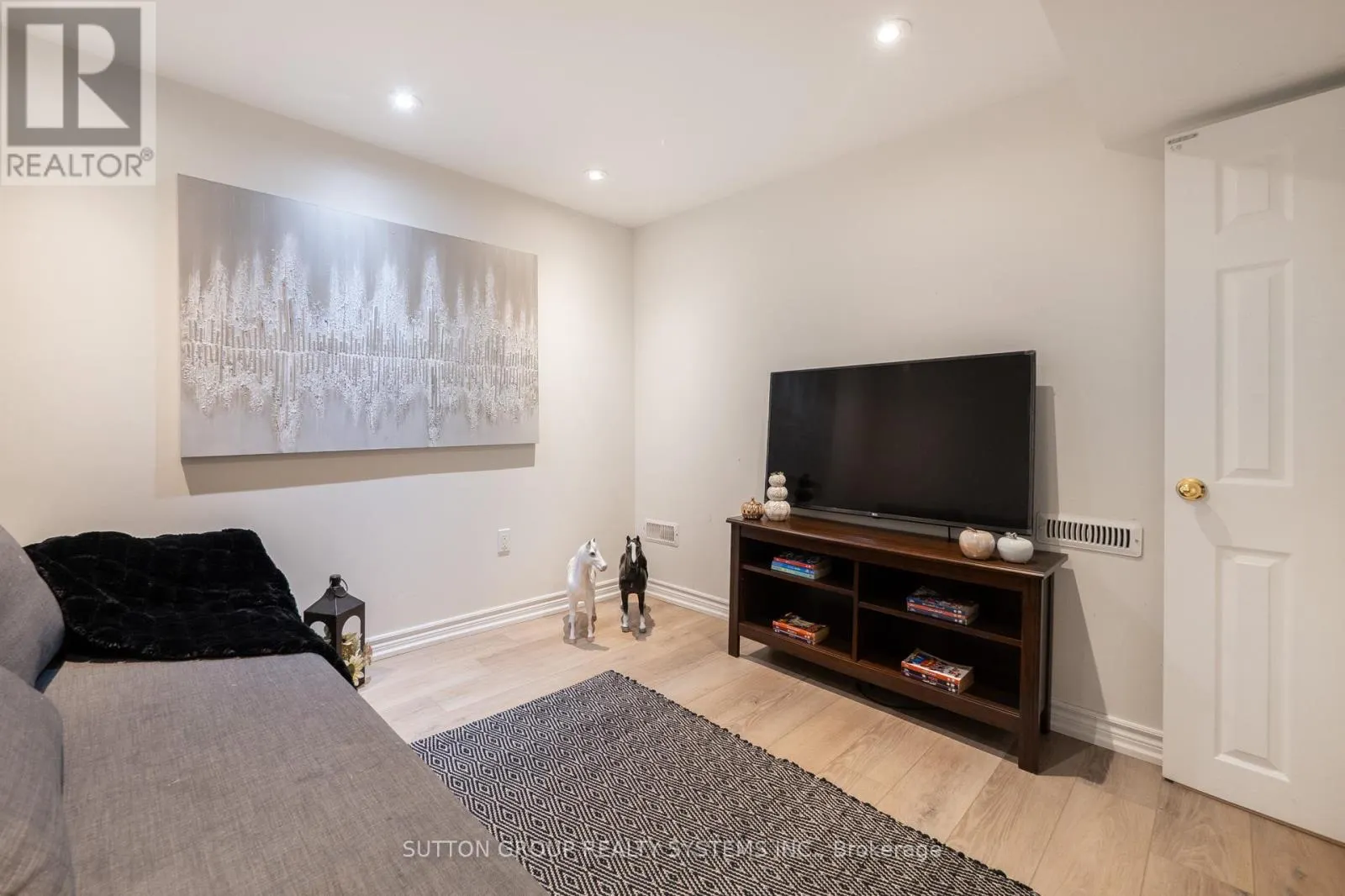 35 - 2871 DARIEN ROAD