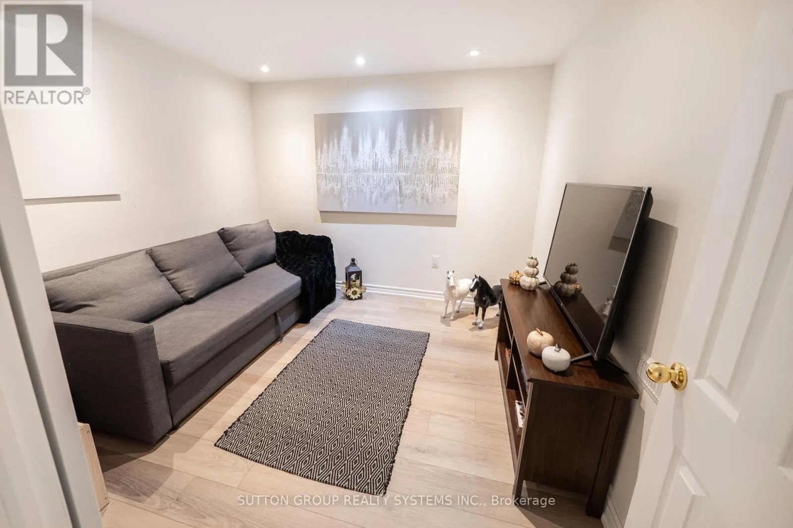 35 - 2871 DARIEN ROAD