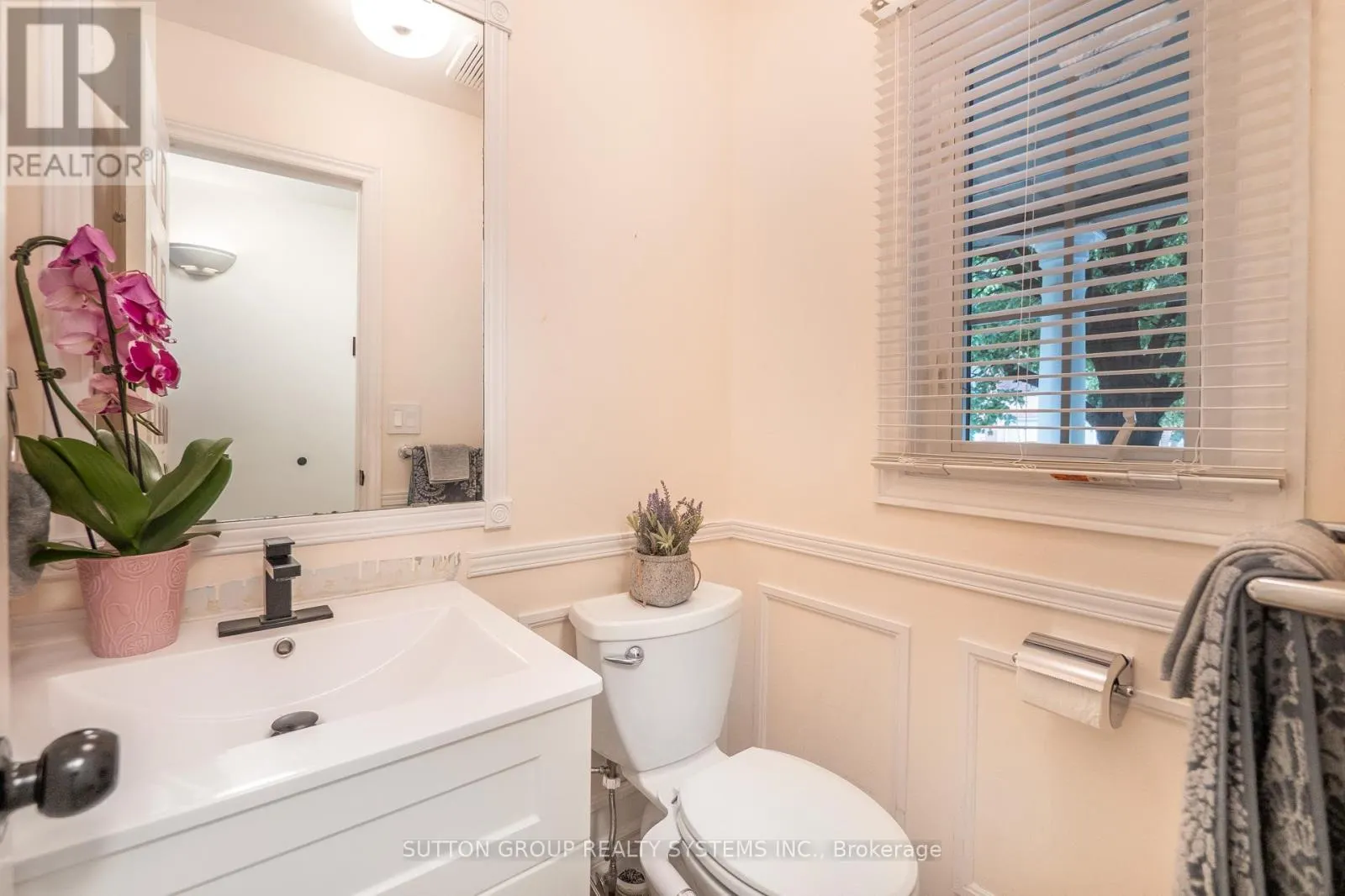 35 - 2871 DARIEN ROAD