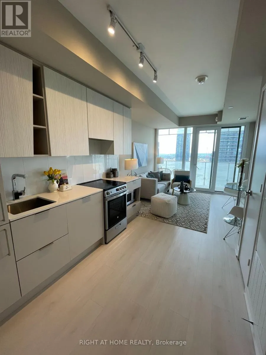 2905 - 3900 CONFEDERATION PARKWAY