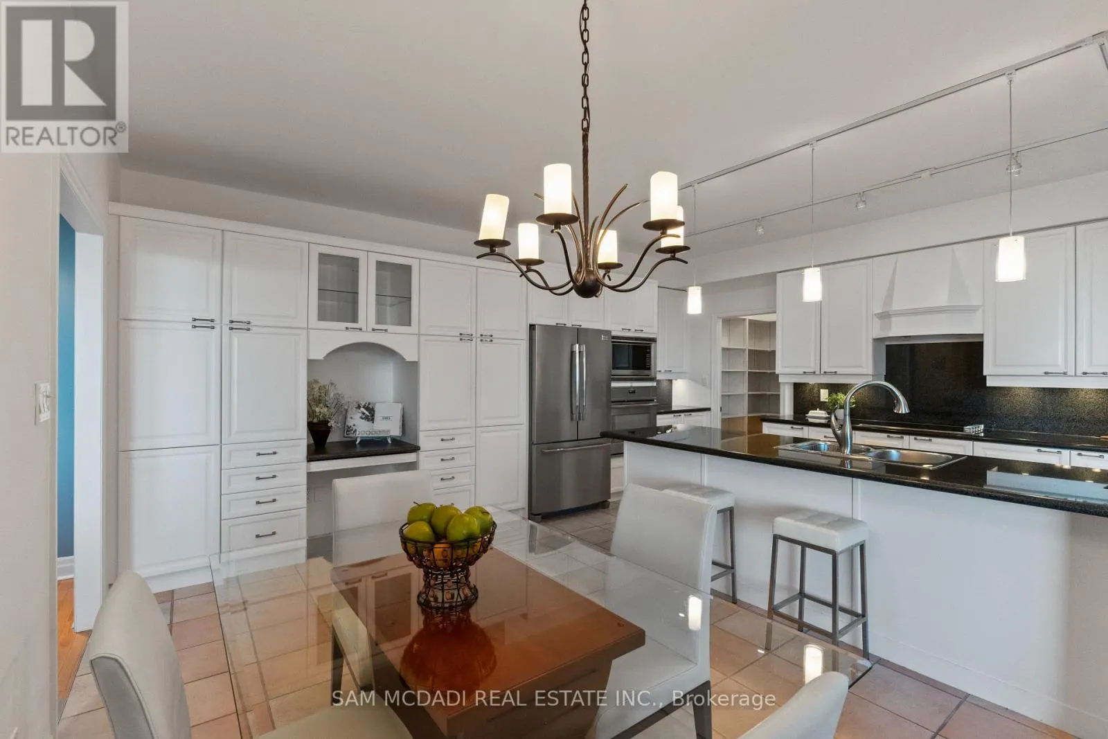 509 - 65 PORT STREET E
