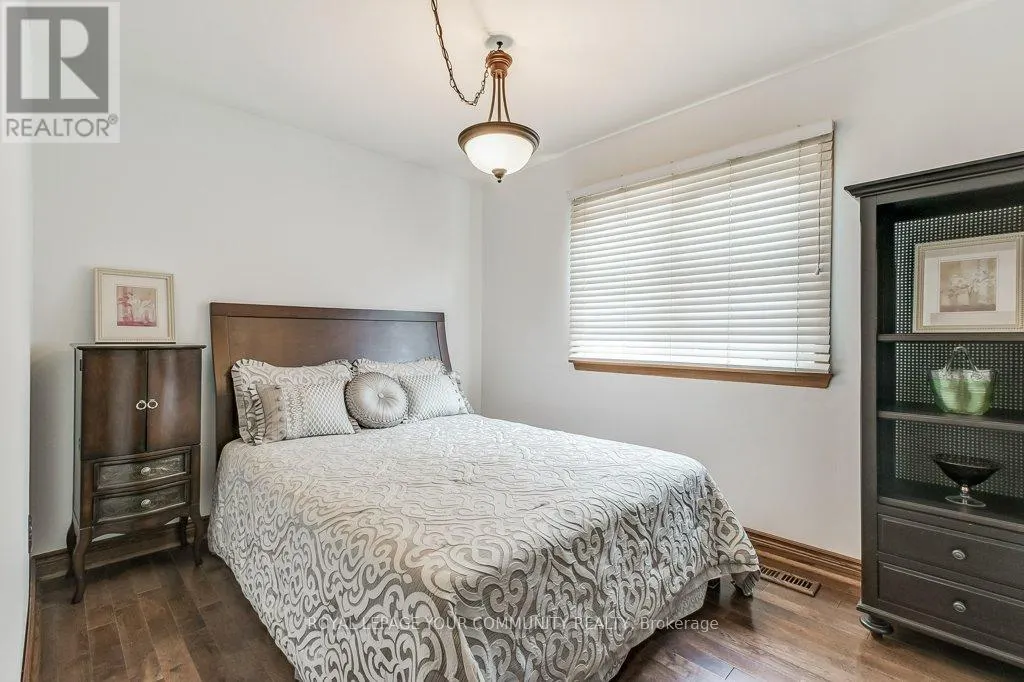 52 WHITBURN CRESCENT