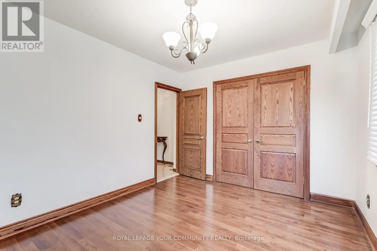 52 WHITBURN CRESCENT