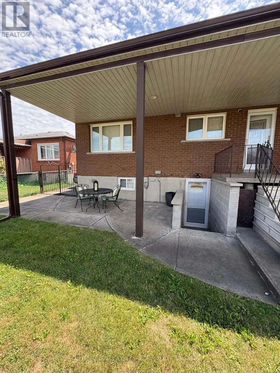 52 WHITBURN CRESCENT