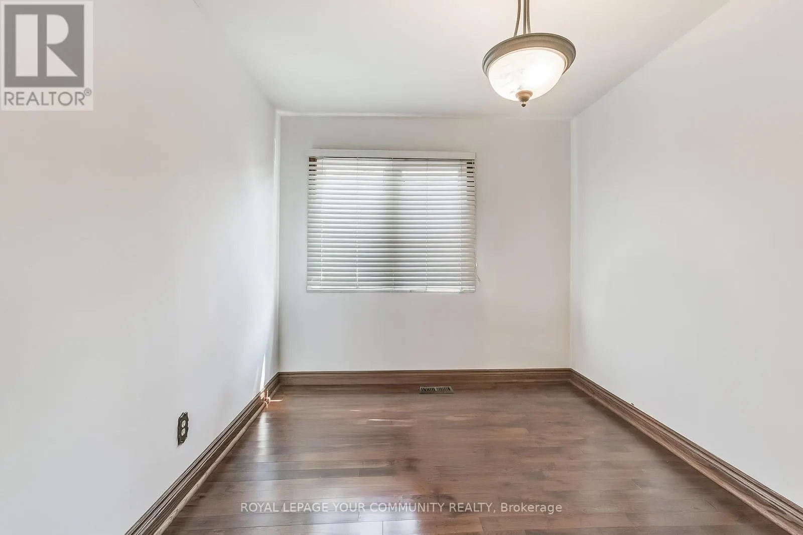 52 WHITBURN CRESCENT