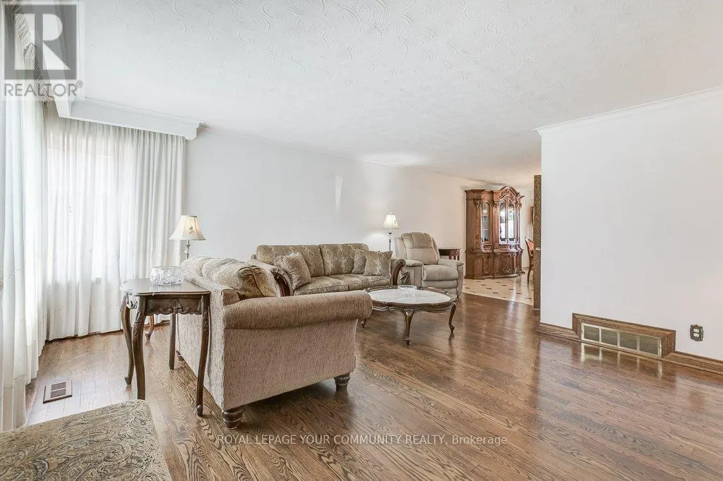 52 WHITBURN CRESCENT