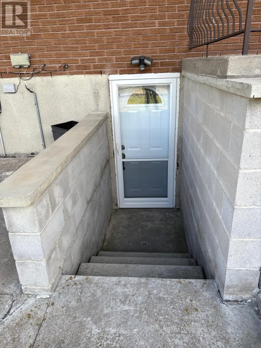 52 WHITBURN CRESCENT