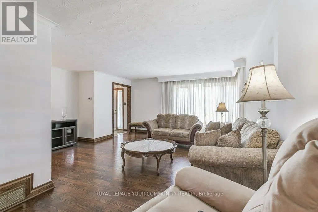 52 WHITBURN CRESCENT