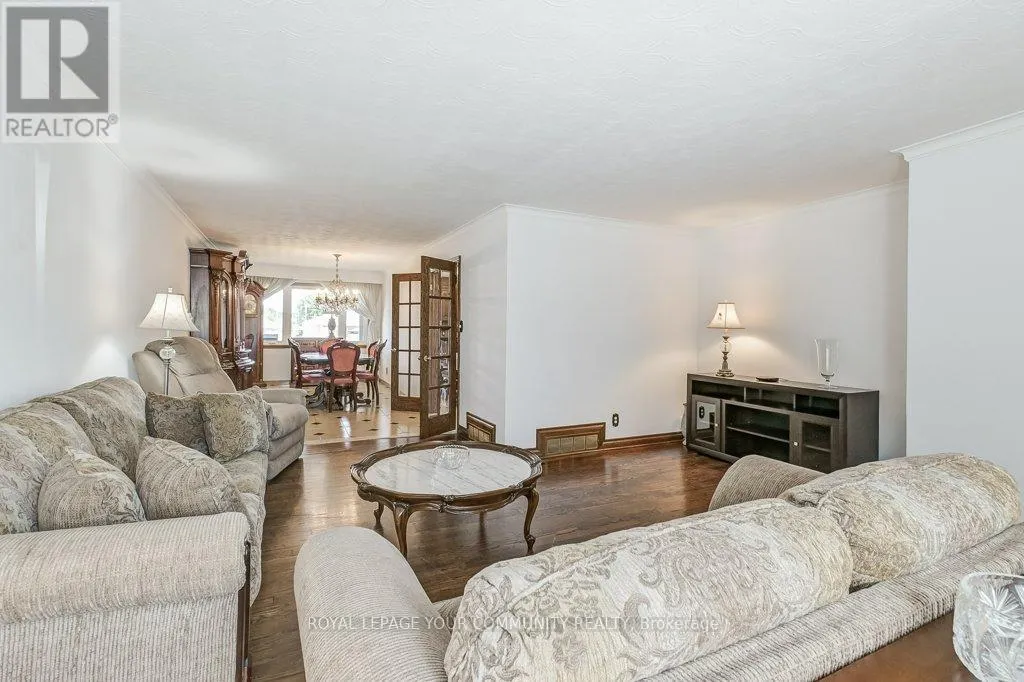 52 WHITBURN CRESCENT