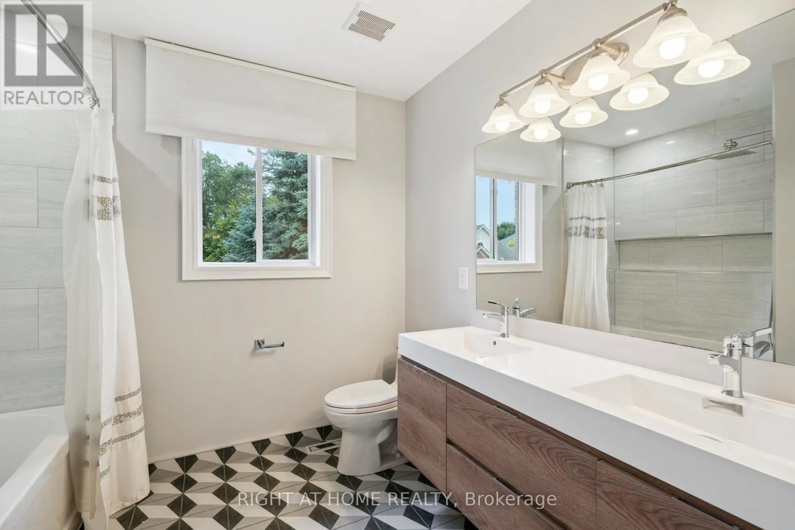 2322 WOODRIDGE WAY