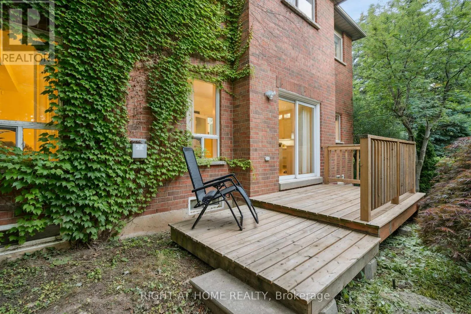 2322 WOODRIDGE WAY