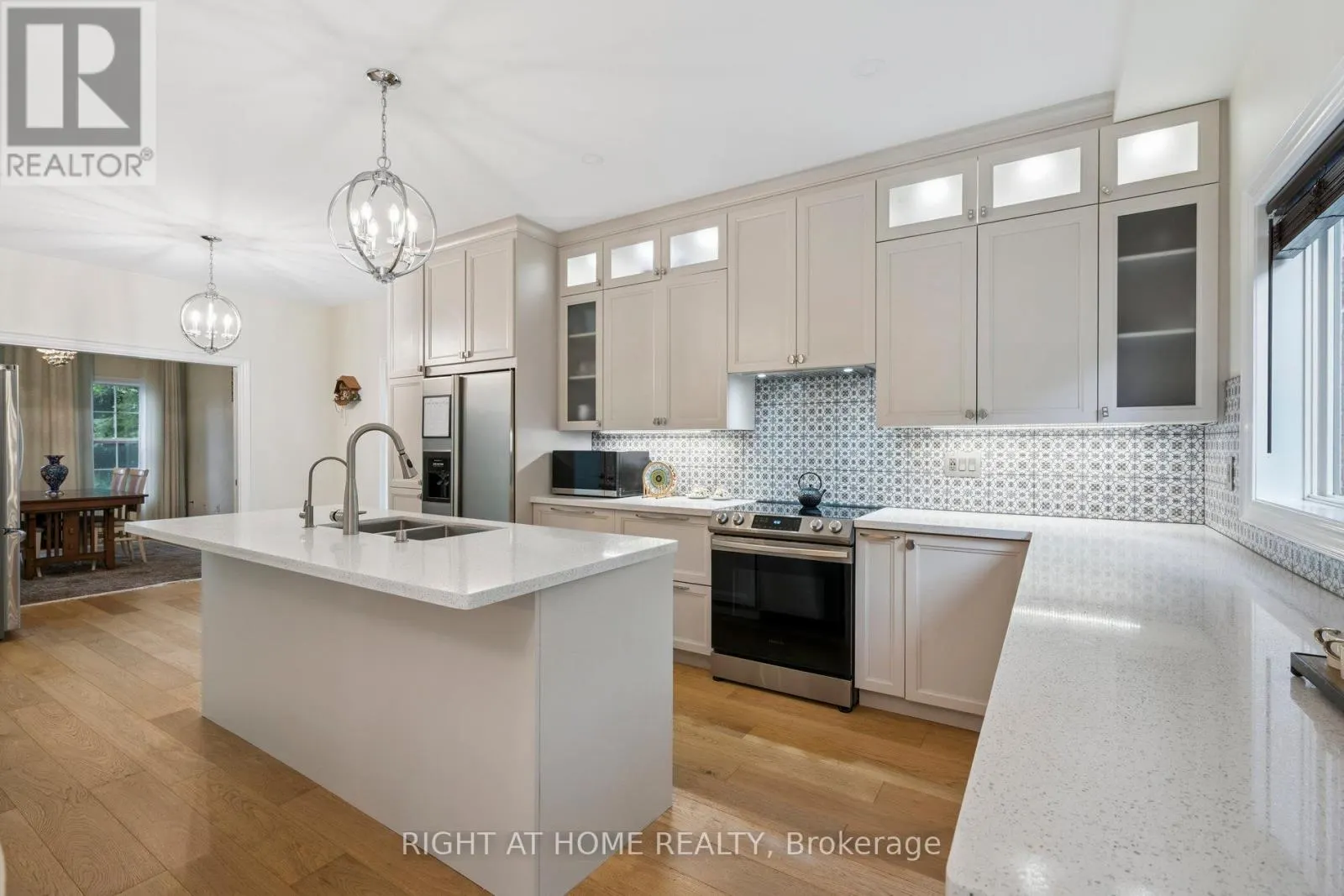 2322 WOODRIDGE WAY