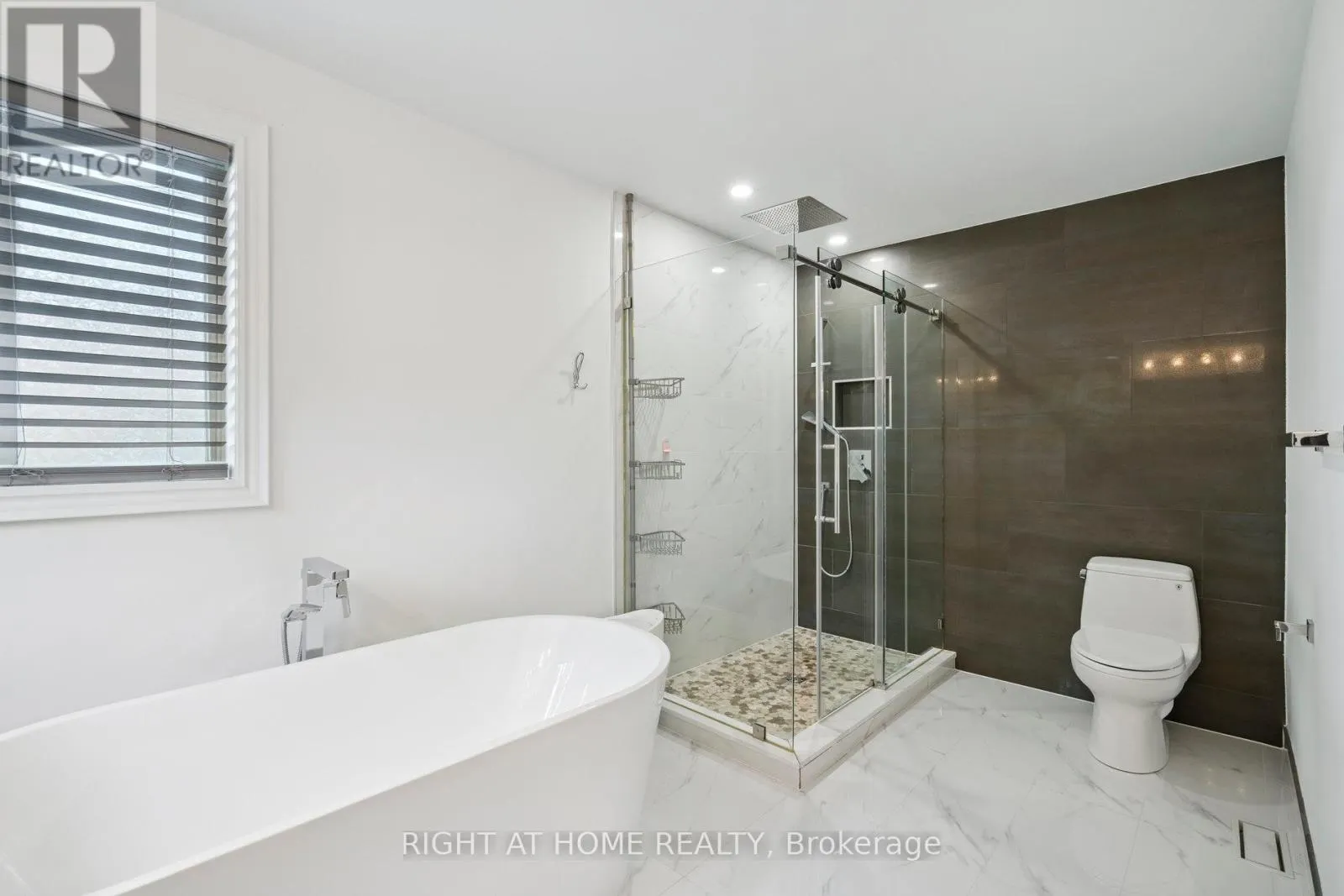 2322 WOODRIDGE WAY