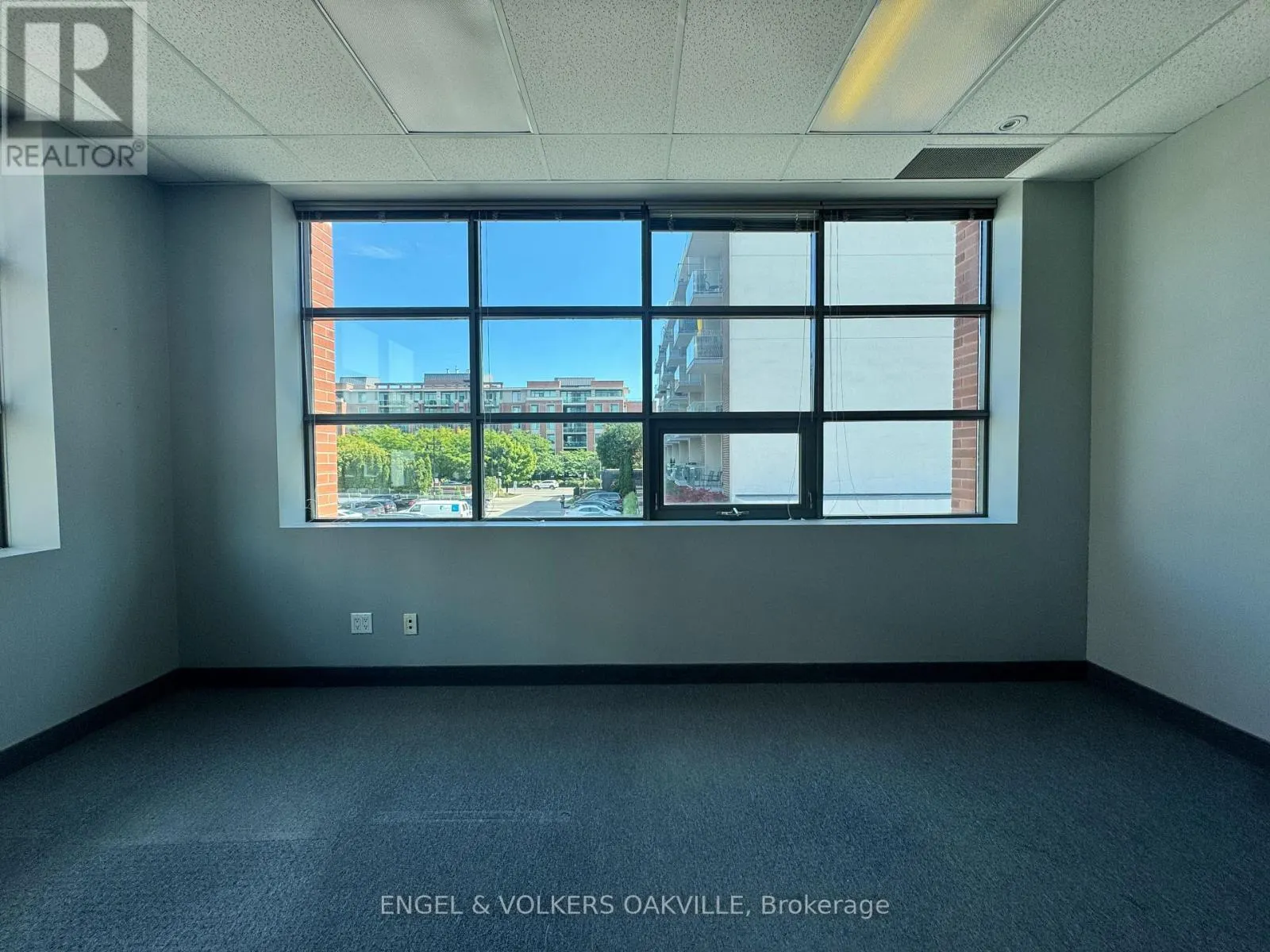 302 - 125 LAKESHORE ROAD E