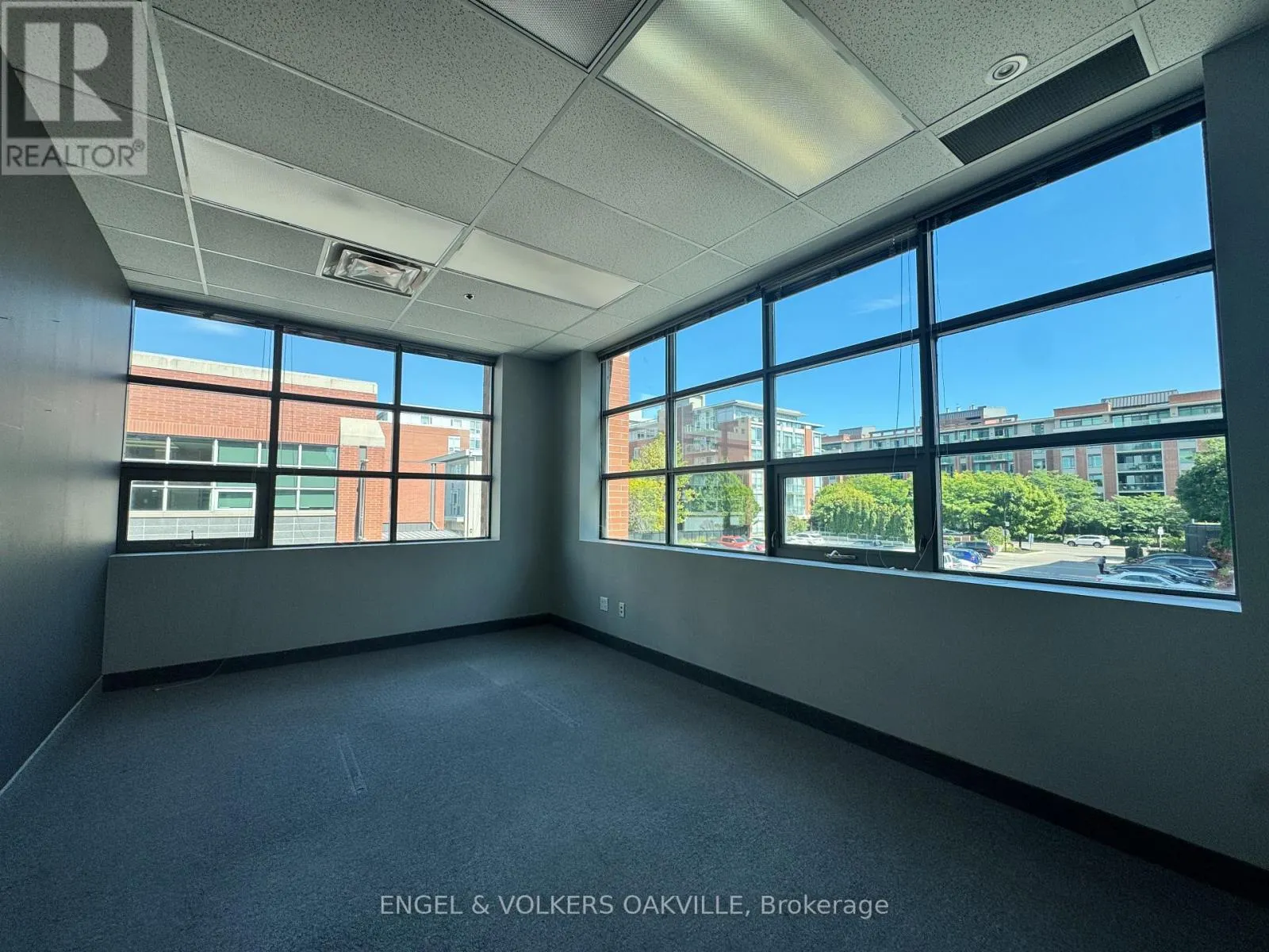 302 - 125 LAKESHORE ROAD E