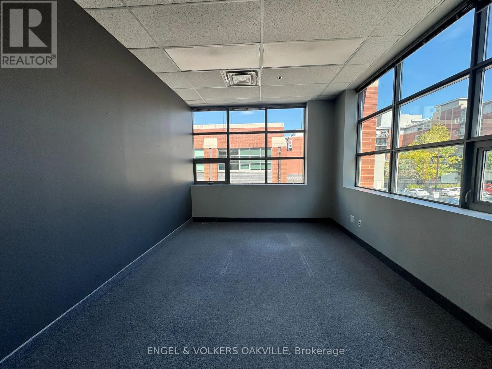 302 - 125 LAKESHORE ROAD E