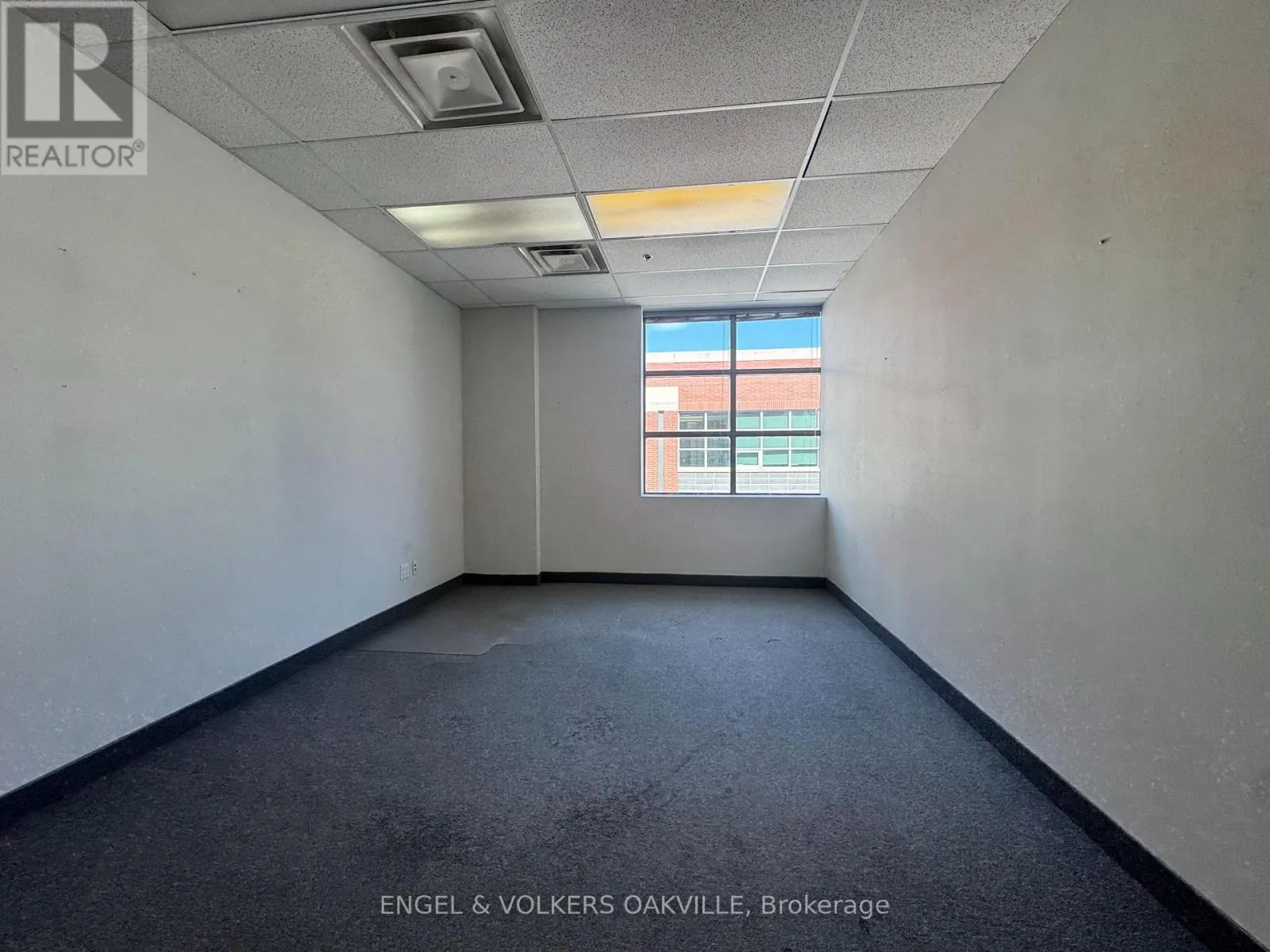 302 - 125 LAKESHORE ROAD E