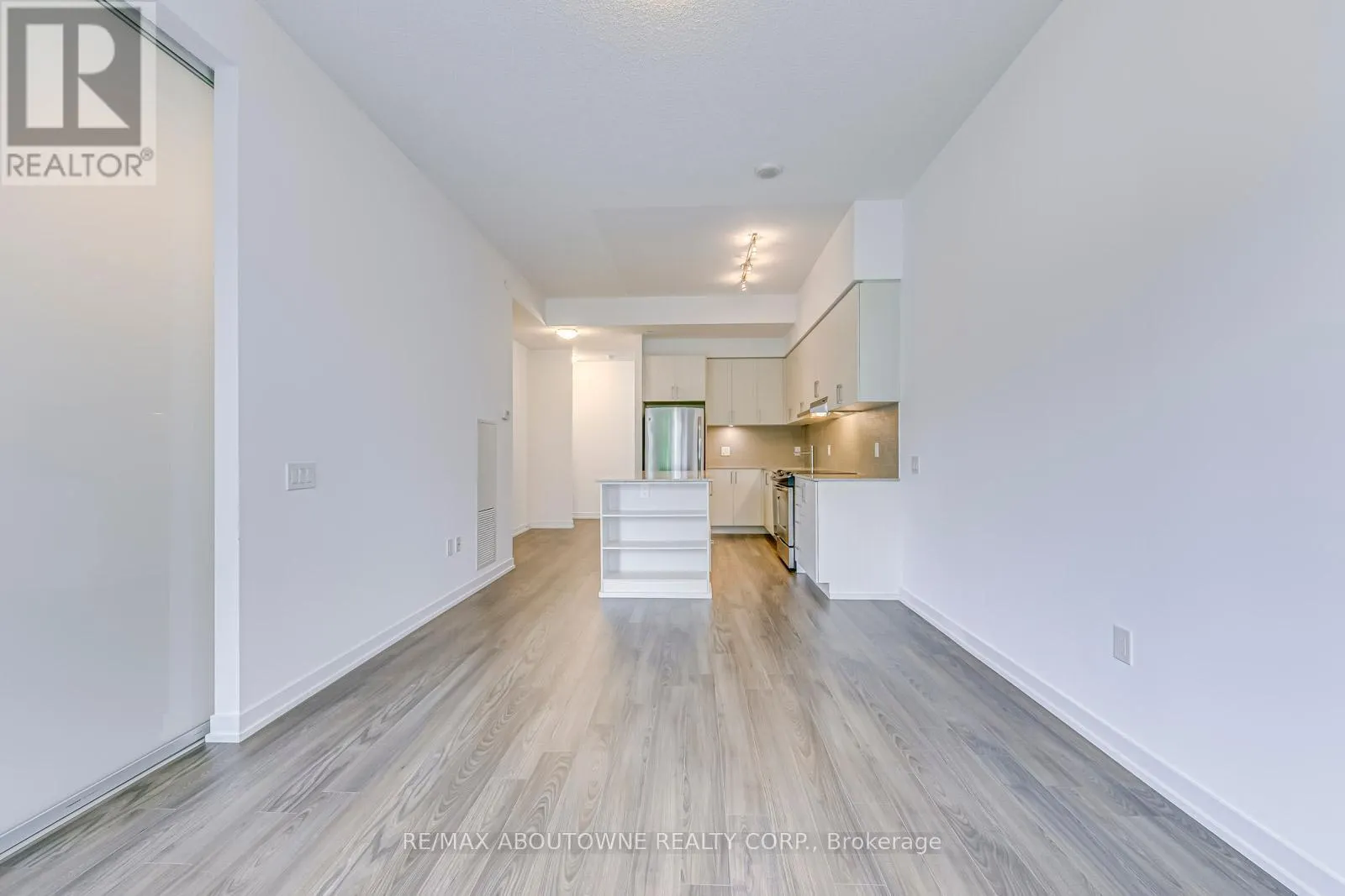 TH101 - 2560 EGLINTON AVENUE W