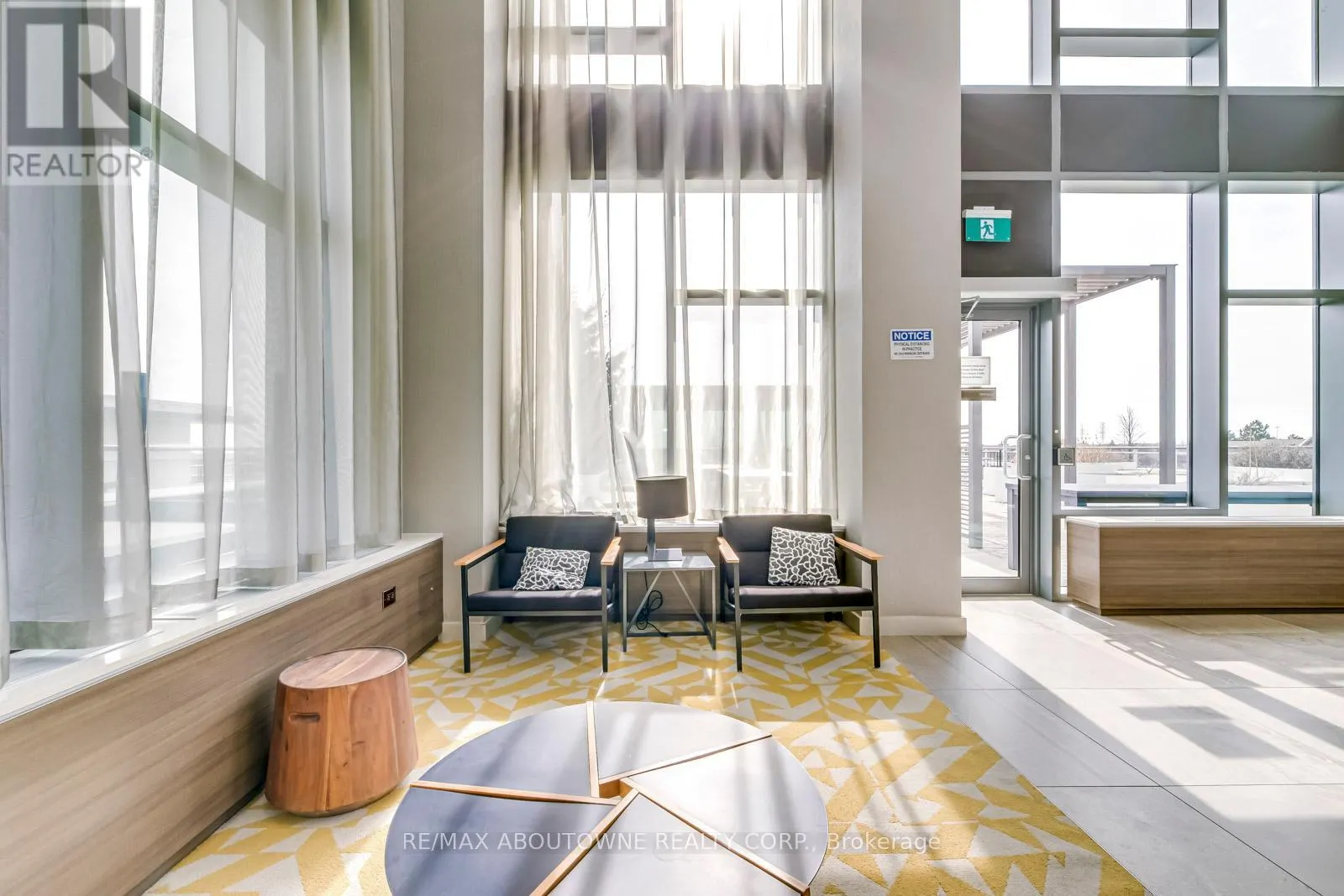 TH101 - 2560 EGLINTON AVENUE W