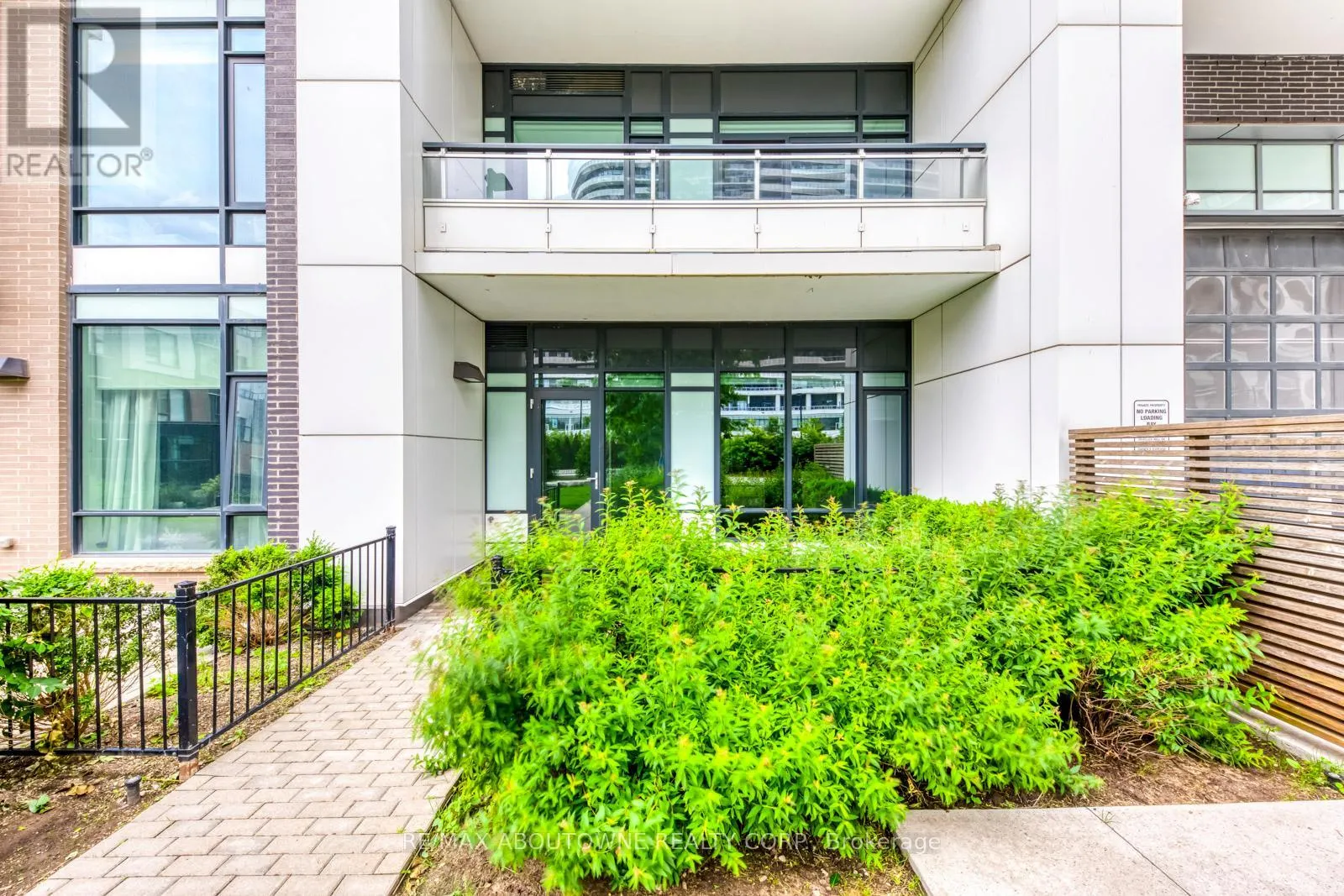 TH101 - 2560 EGLINTON AVENUE W