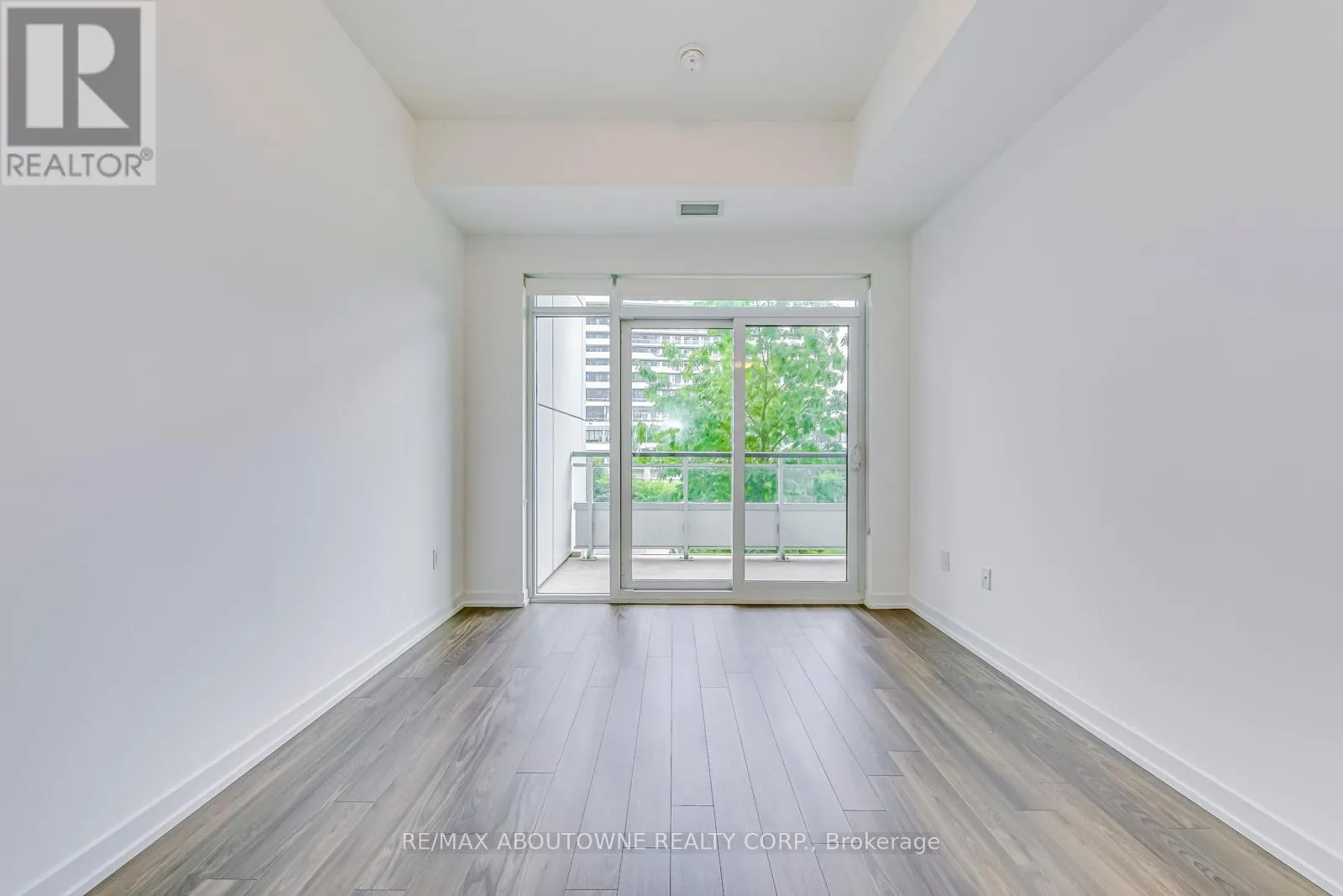 TH101 - 2560 EGLINTON AVENUE W