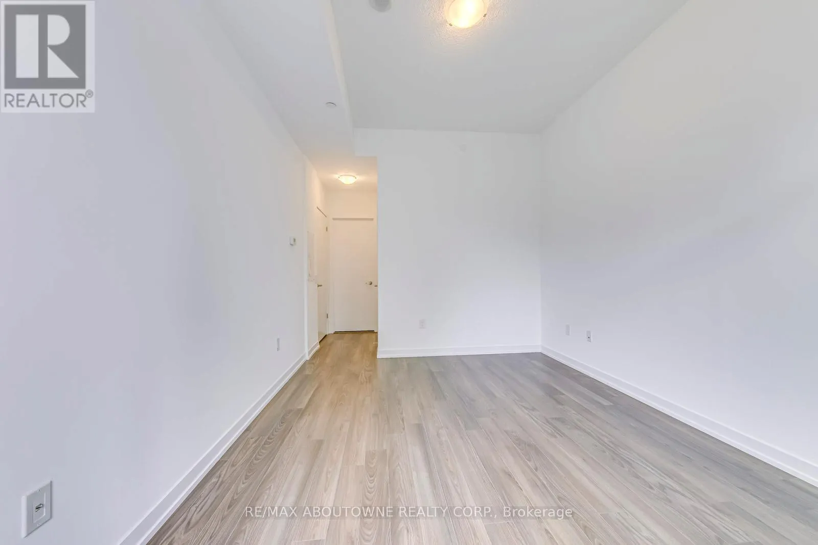 TH101 - 2560 EGLINTON AVENUE W