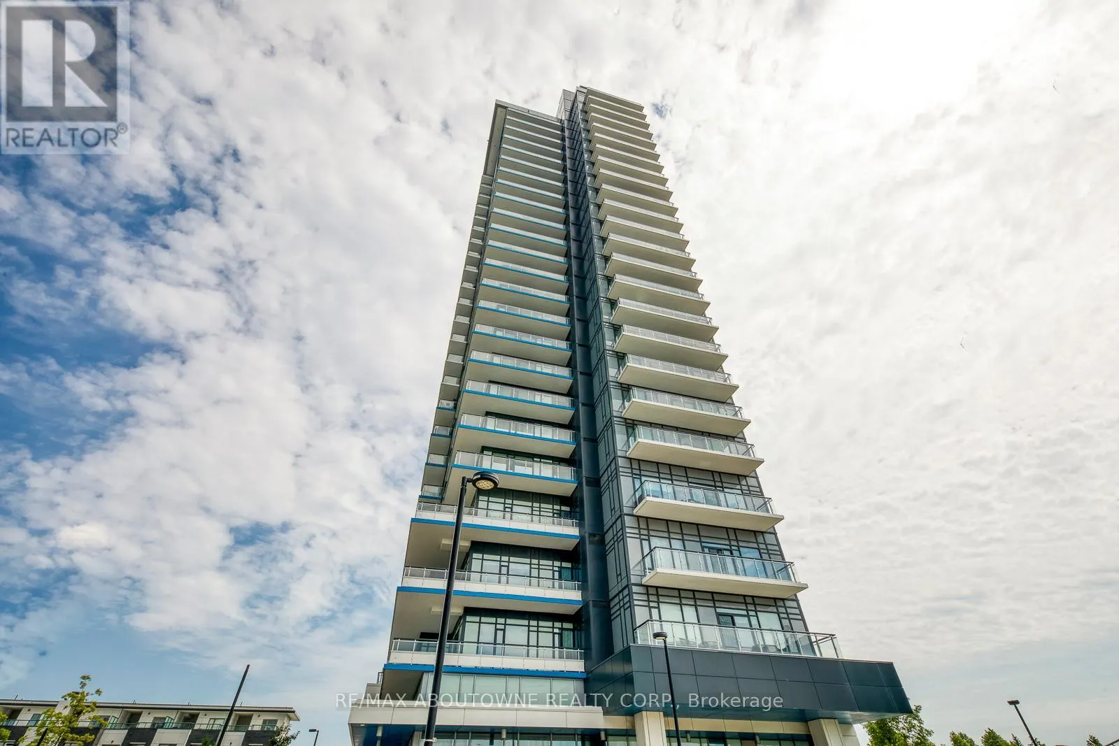 TH101 - 2560 EGLINTON AVENUE W