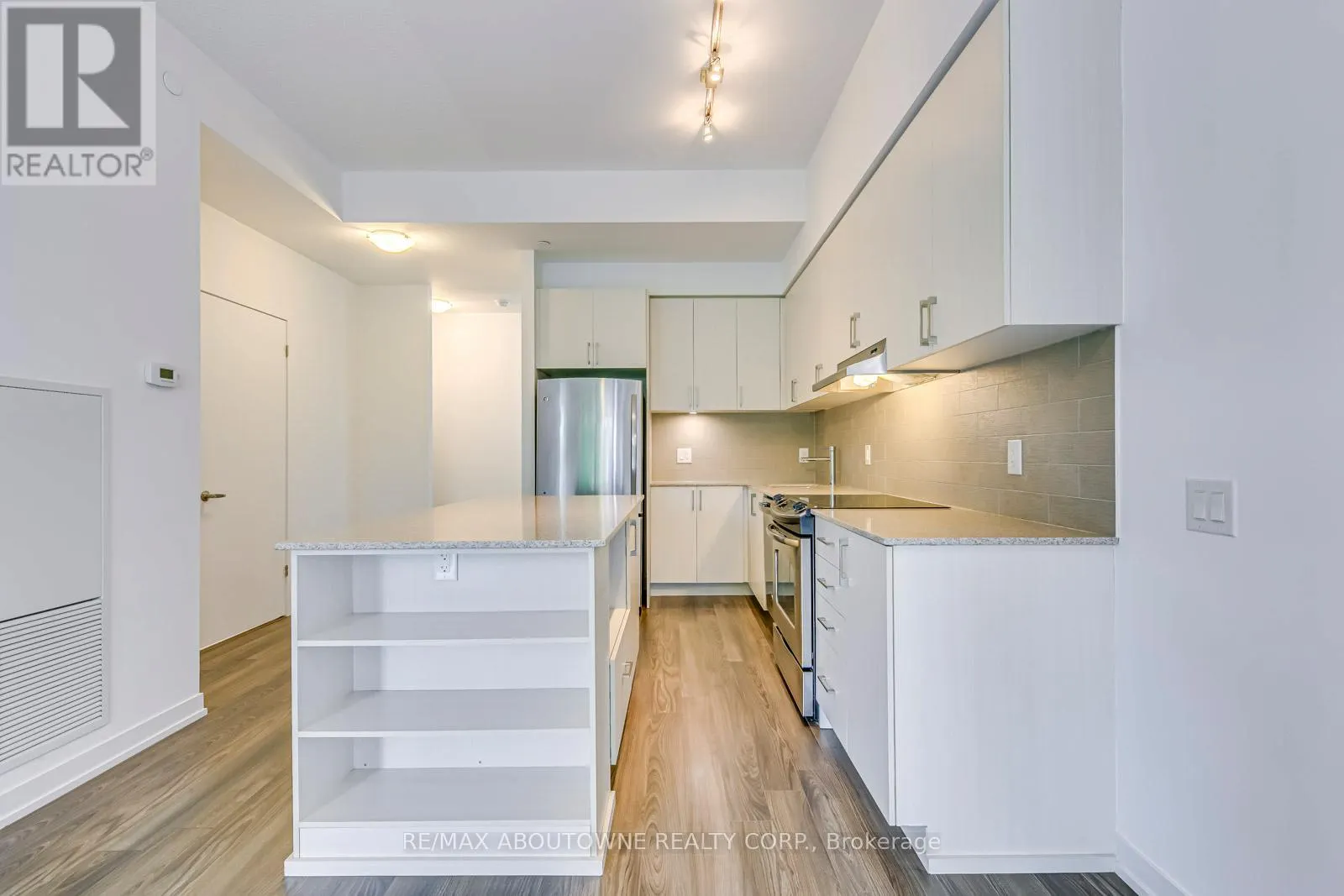 TH101 - 2560 EGLINTON AVENUE W