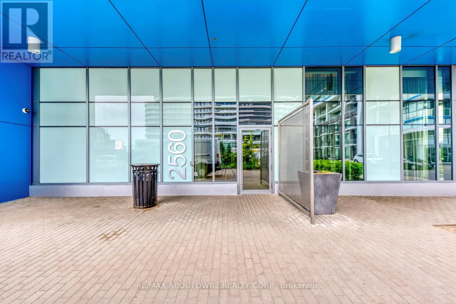 TH101 - 2560 EGLINTON AVENUE W