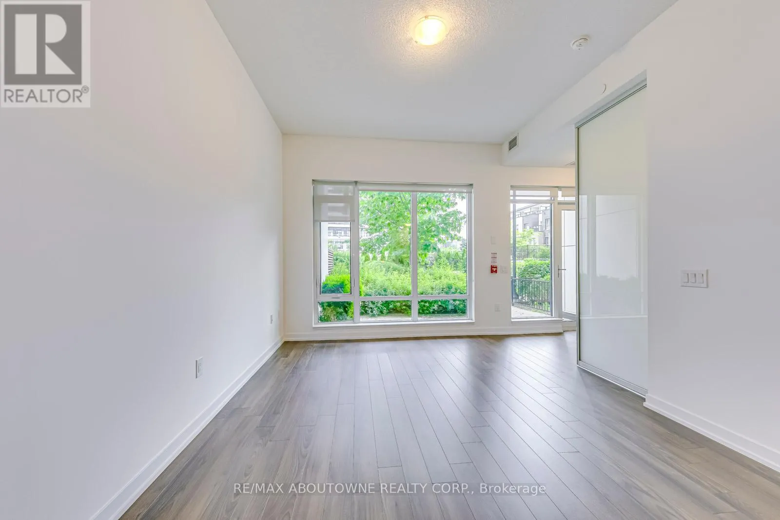 TH101 - 2560 EGLINTON AVENUE W