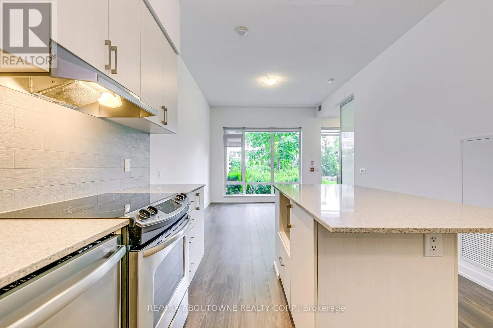 TH101 - 2560 EGLINTON AVENUE W