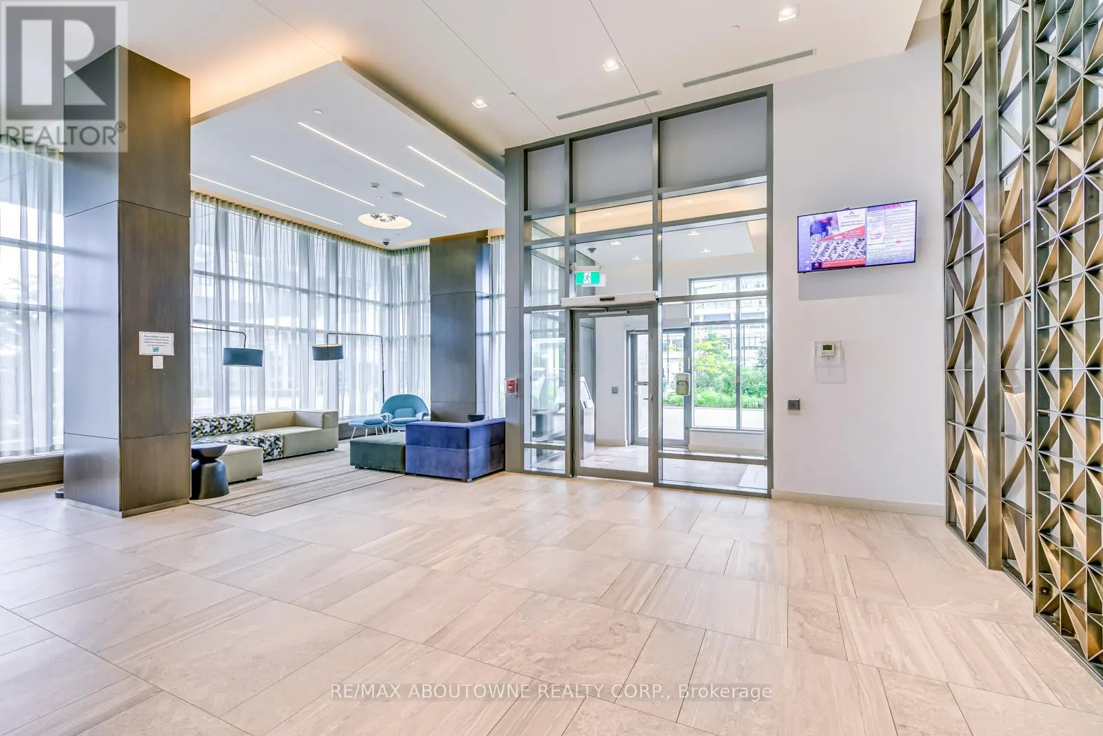 TH101 - 2560 EGLINTON AVENUE W