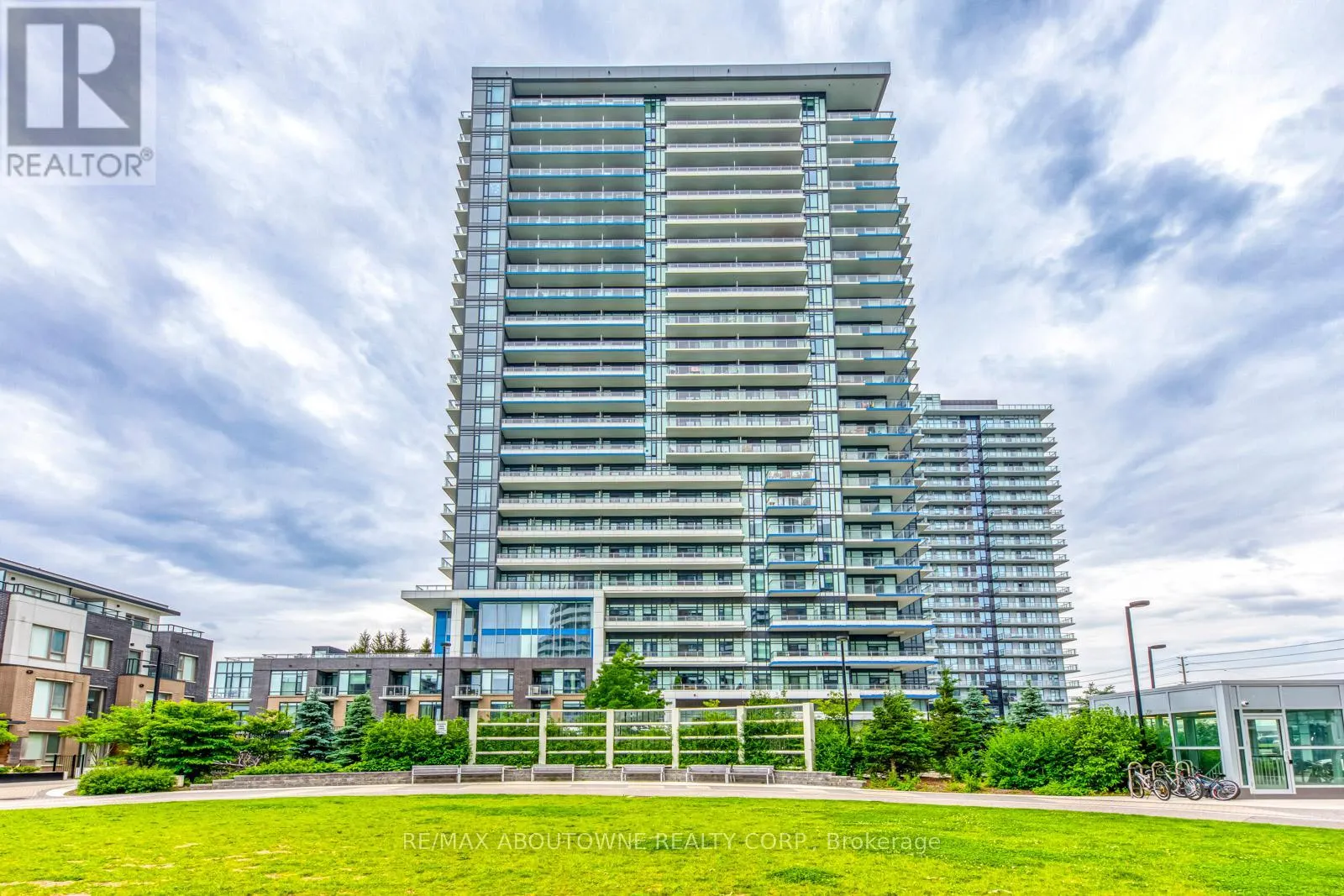 TH101 - 2560 EGLINTON AVENUE W