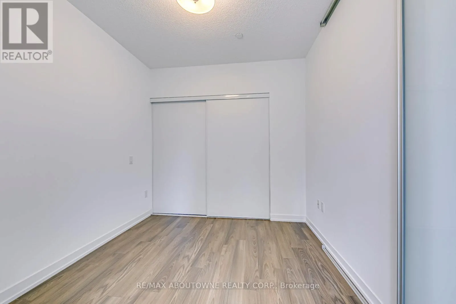 TH101 - 2560 EGLINTON AVENUE W