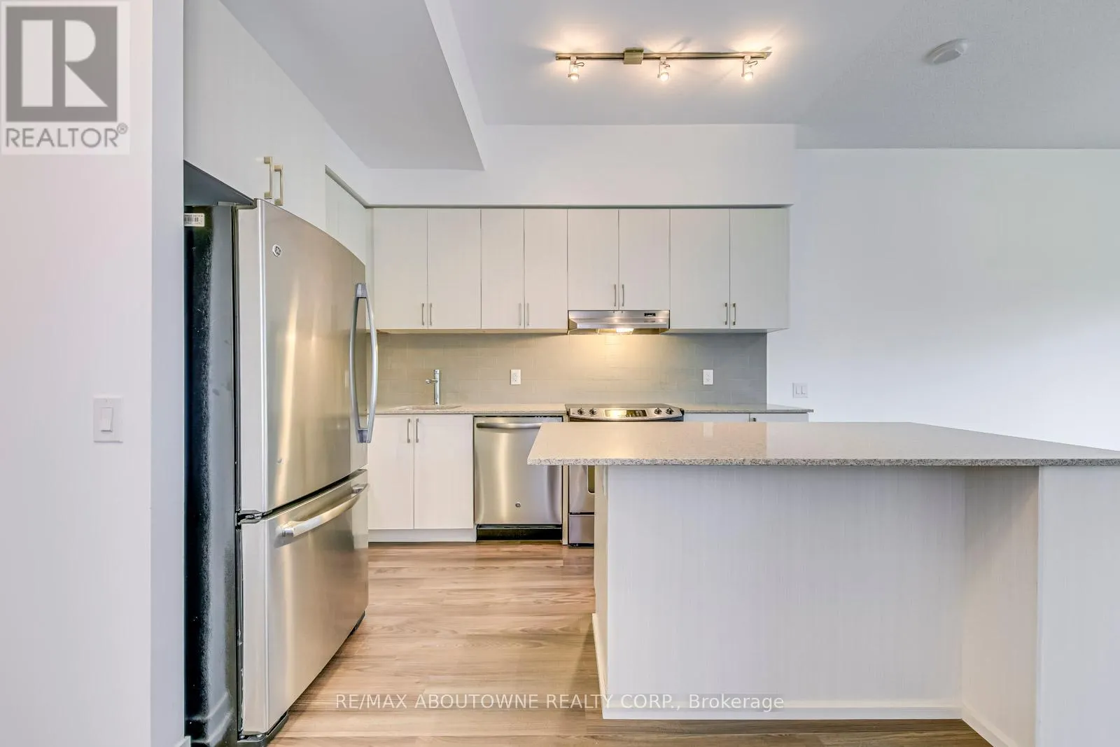 TH101 - 2560 EGLINTON AVENUE W