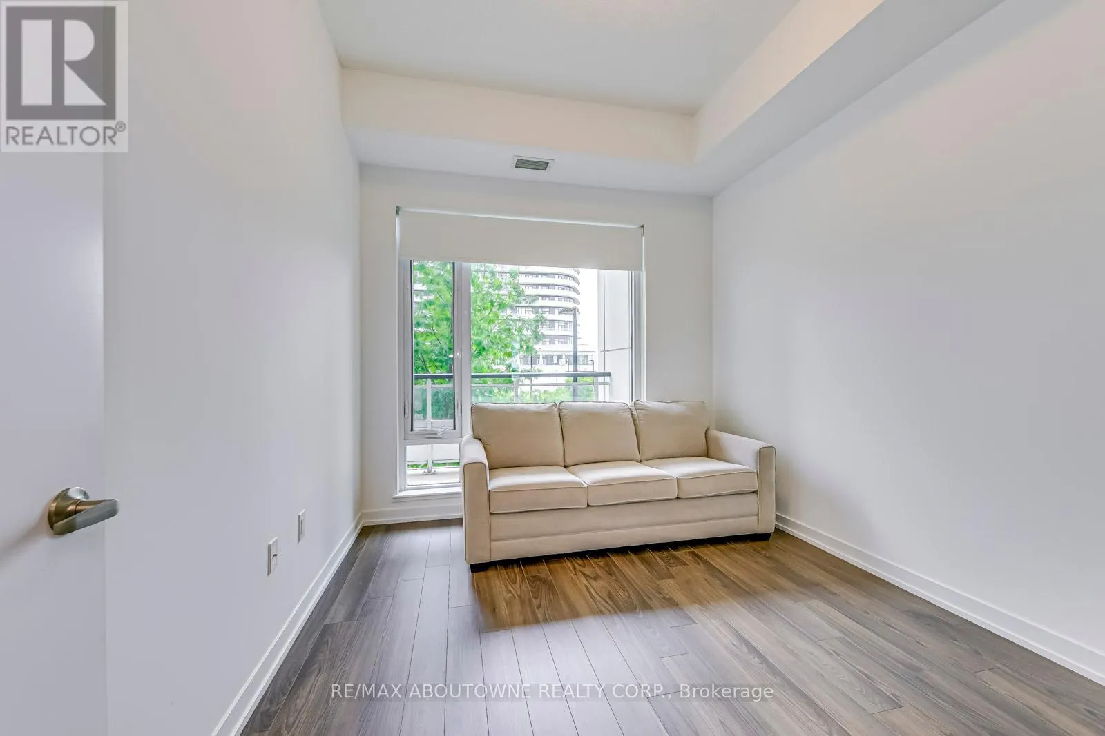 TH101 - 2560 EGLINTON AVENUE W