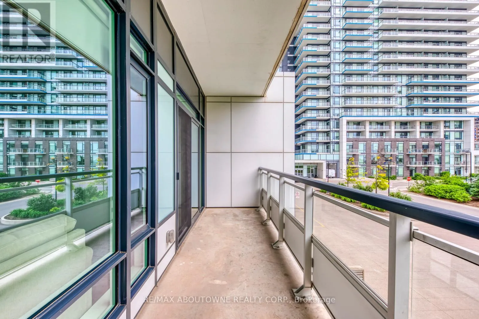 TH101 - 2560 EGLINTON AVENUE W
