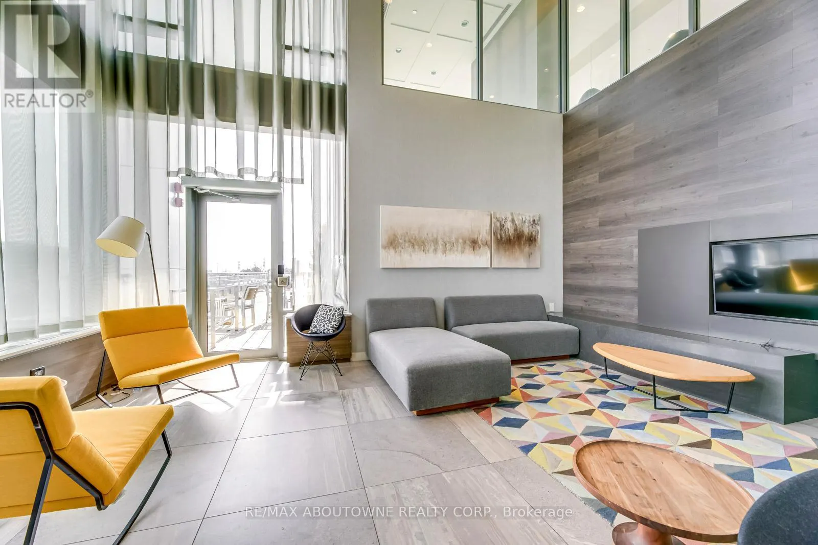 TH101 - 2560 EGLINTON AVENUE W