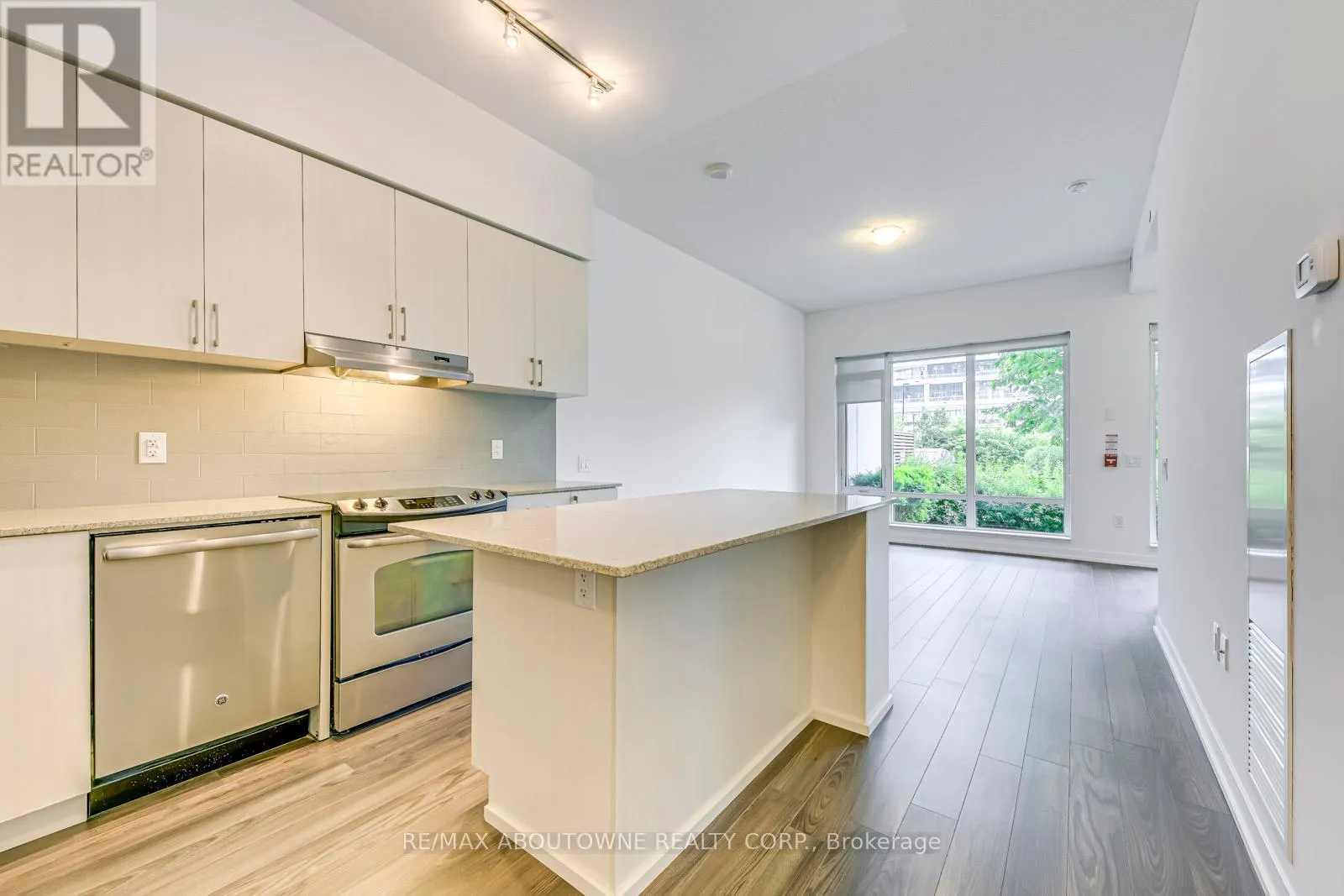 TH101 - 2560 EGLINTON AVENUE W