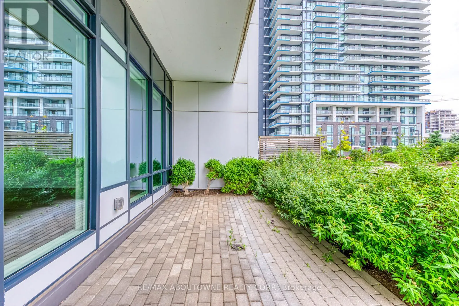 TH101 - 2560 EGLINTON AVENUE W