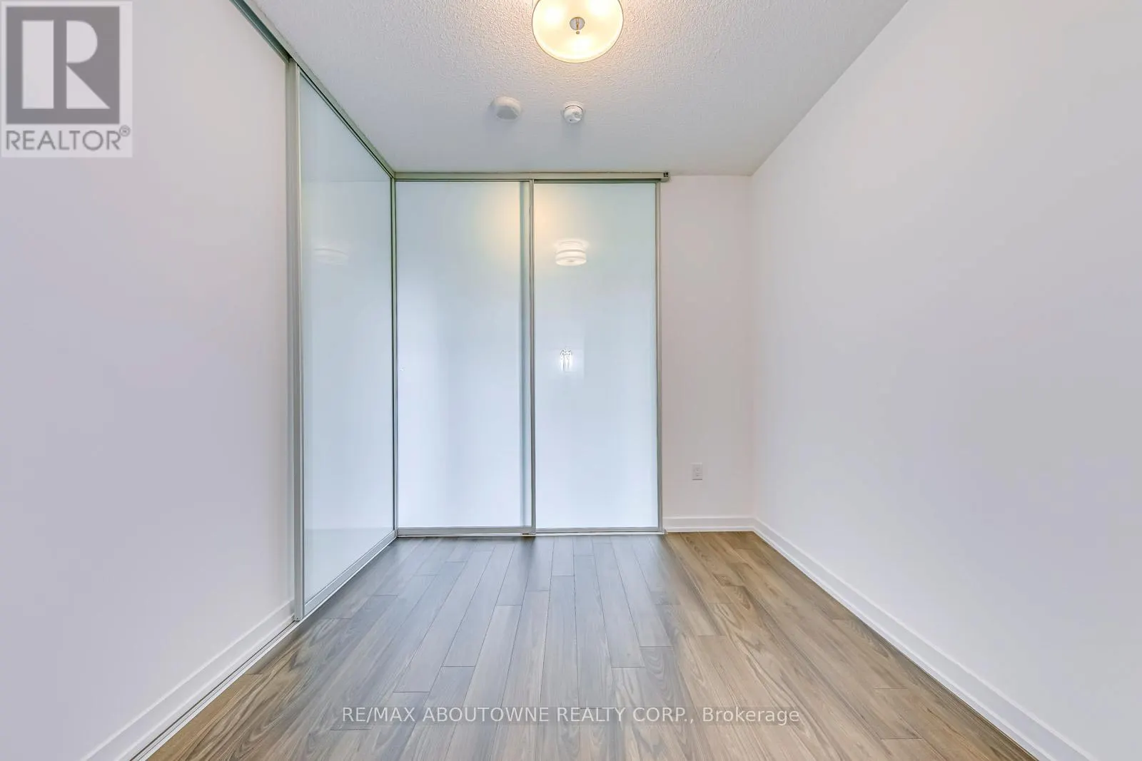 TH101 - 2560 EGLINTON AVENUE W